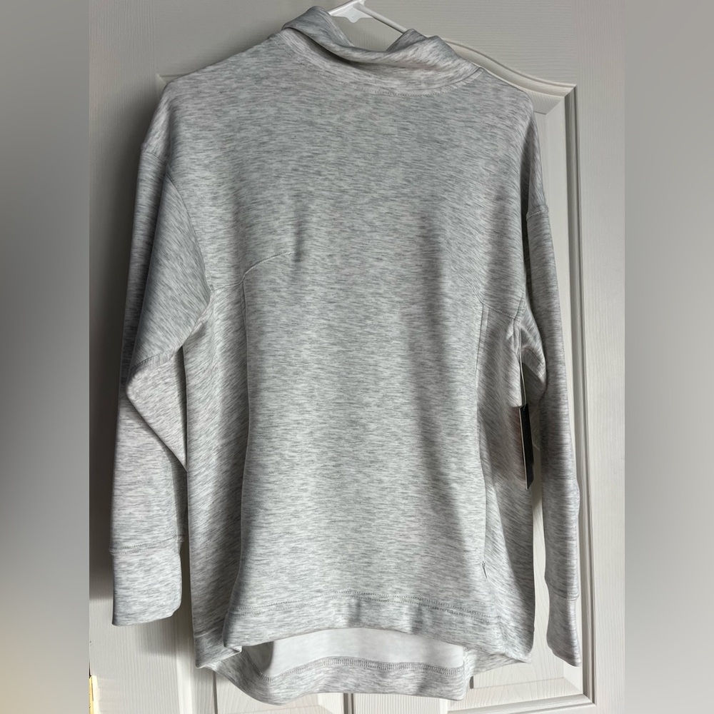 NWT Cloud scuba  sweatshirt